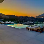Blue Infinito Boutique Villa, Infinity Pool , Heated Jacuzzi & Panoramic Sea View *