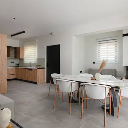 Willa Blue Infinito Boutique Villa, Infinity Pool , Heated Jacuzzi & Panoramic Sea View *