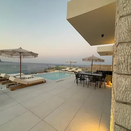וילה Blue Infinito Boutique Villa, Infinity Pool , Heated Jacuzzi & Panoramic Sea View