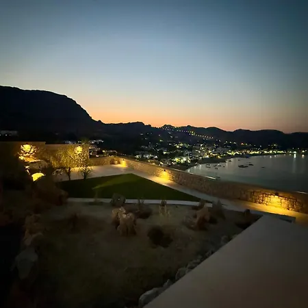 Blue Infinito Boutique Villa, Infinity Pool , Heated Jacuzzi & Panoramic Sea View וילה *