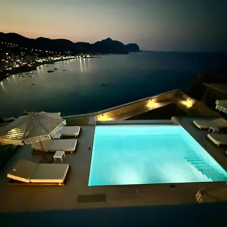 Blue Infinito Boutique Villa, Infinity Pool , Heated Jacuzzi & Panoramic Sea View Willa *