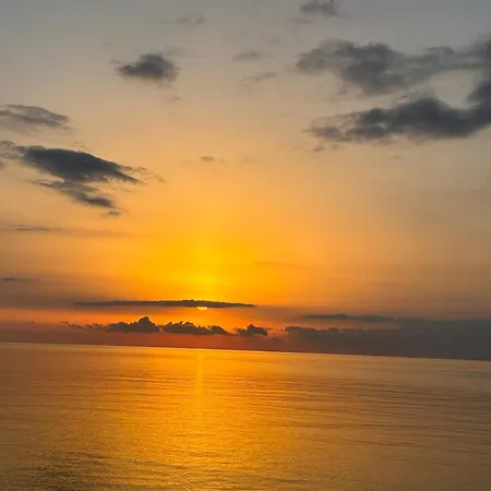 Blue Infinito Boutique Villa, Infinity Pool , Heated Jacuzzi & Panoramic Sea View וילה *