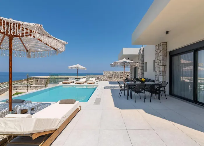 וילה Blue Infinito Boutique Villa, Infinity Pool , Heated Jacuzzi & Panoramic Sea View