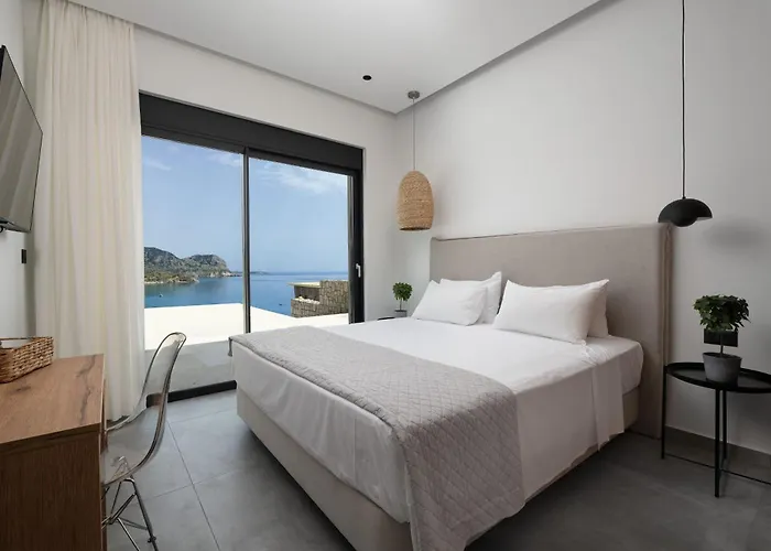 Blue Infinito Boutique Villa, Infinity Pool , Heated Jacuzzi & Panoramic Sea View * ארכאנגלוס