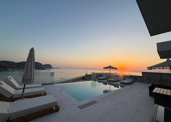 Blue Infinito Boutique Villa, Infinity Pool , Heated Jacuzzi & Panoramic Sea View וילה *