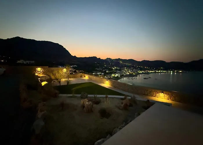 Blue Infinito Boutique Villa, Infinity Pool , Heated Jacuzzi & Panoramic Sea View וילה *