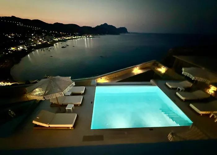 Blue Infinito Boutique Villa, Infinity Pool , Heated Jacuzzi & Panoramic Sea View וילה *