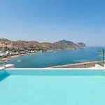 Blue Infinito Boutique Villa, Infinity Pool , Heated Jacuzzi & Panoramic Sea View * أرخانجلوس