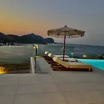 Villa Blue Infinito Boutique Villa, Infinity Pool , Heated Jacuzzi & Panoramic Sea View *