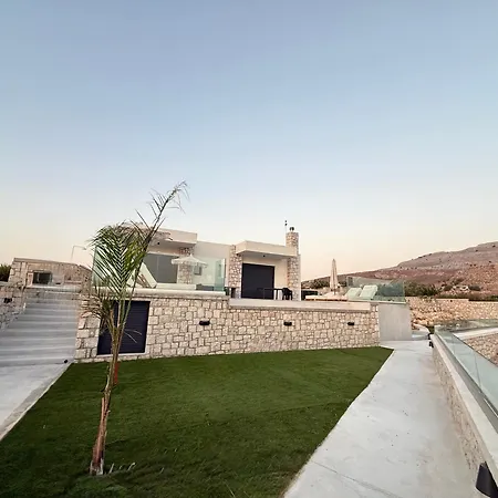 Blue Infinito Boutique Villa, Infinity Pool , Heated Jacuzzi & Panoramic Sea View