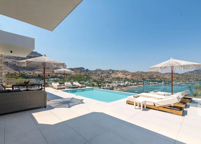 Blue Infinito Boutique Villa, Infinity Pool , Heated Jacuzzi & Panoramic Sea View *