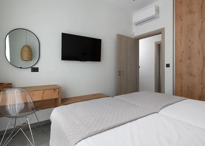 Blue Infinito Boutique Villa, Infinity Pool , Heated Jacuzzi & Panoramic Sea View Villa