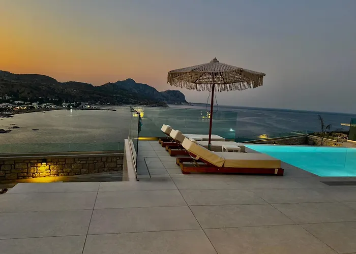 Villa Blue Infinito Boutique Villa, Infinity Pool , Heated Jacuzzi & Panoramic Sea View *