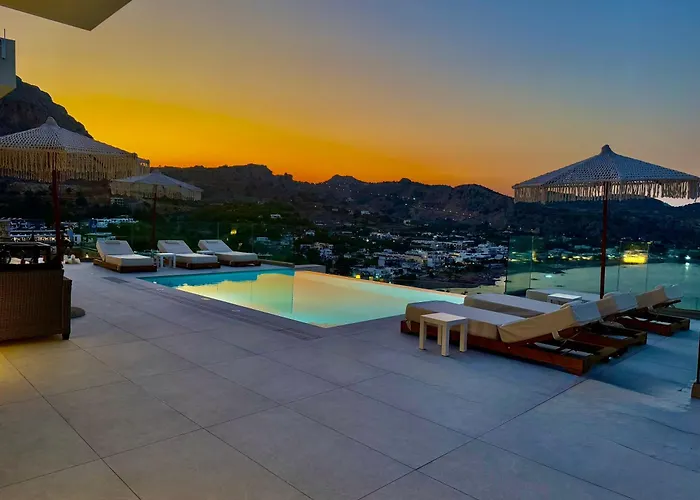 Blue Infinito Boutique Villa, Infinity Pool , Heated Jacuzzi & Panoramic Sea View *