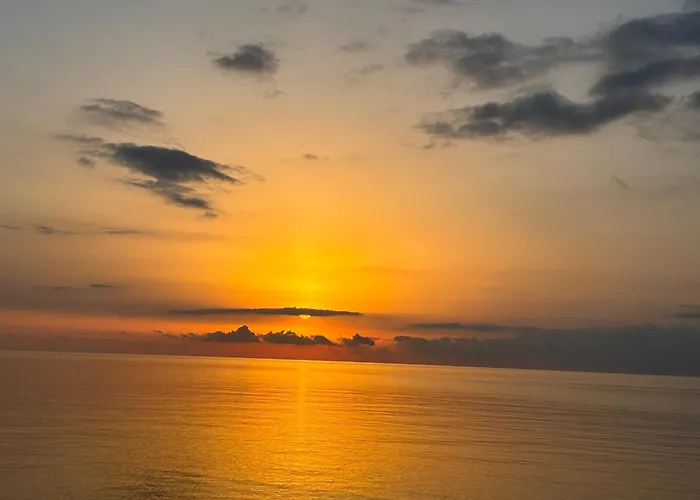 Blue Infinito Boutique Villa, Infinity Pool , Heated Jacuzzi & Panoramic Sea View Villa *