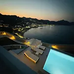 Blue Infinito Boutique Villa, Infinity Pool , Heated Jacuzzi & Panoramic Sea View