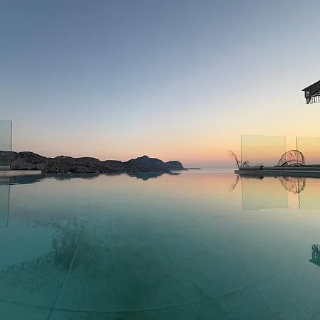 Blue Infinito Boutique Villa, Infinity Pool , Heated Jacuzzi & Panoramic Sea View