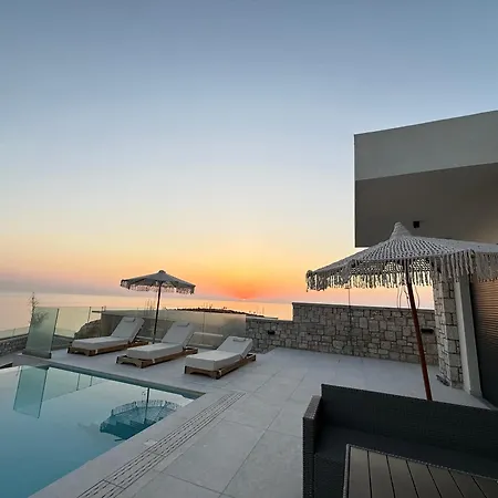 Blue Infinito Boutique Villa, Infinity Pool , Heated Jacuzzi & Panoramic Sea View *