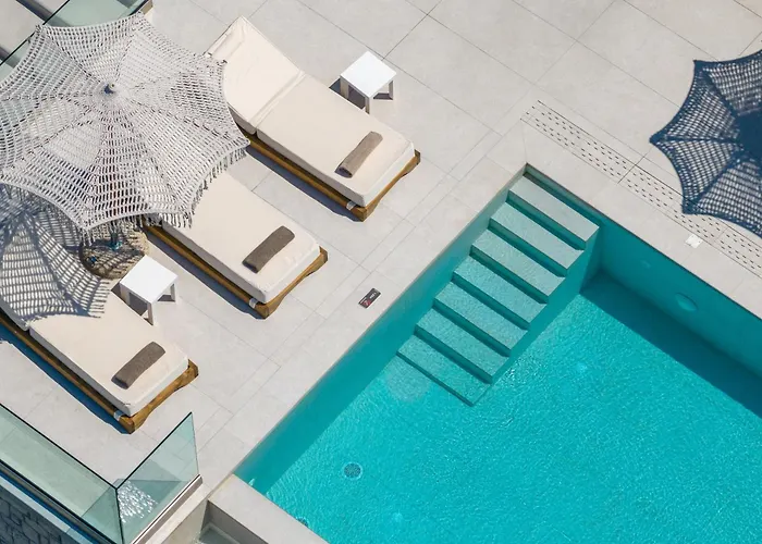 Blue Infinito Boutique Villa, Infinity Pool , Heated Jacuzzi & Panoramic Sea View 阿彻奇洛斯