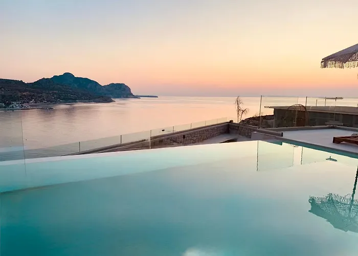 Blue Infinito Boutique Villa, Infinity Pool , Heated Jacuzzi & Panoramic Sea View Villa *